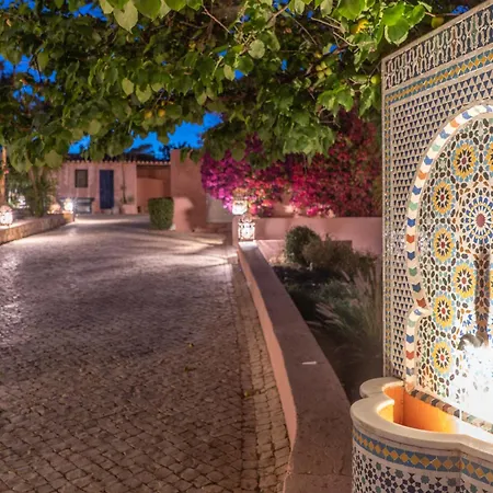 Seventies Cheap & Chic Ii Aparthotel 3*